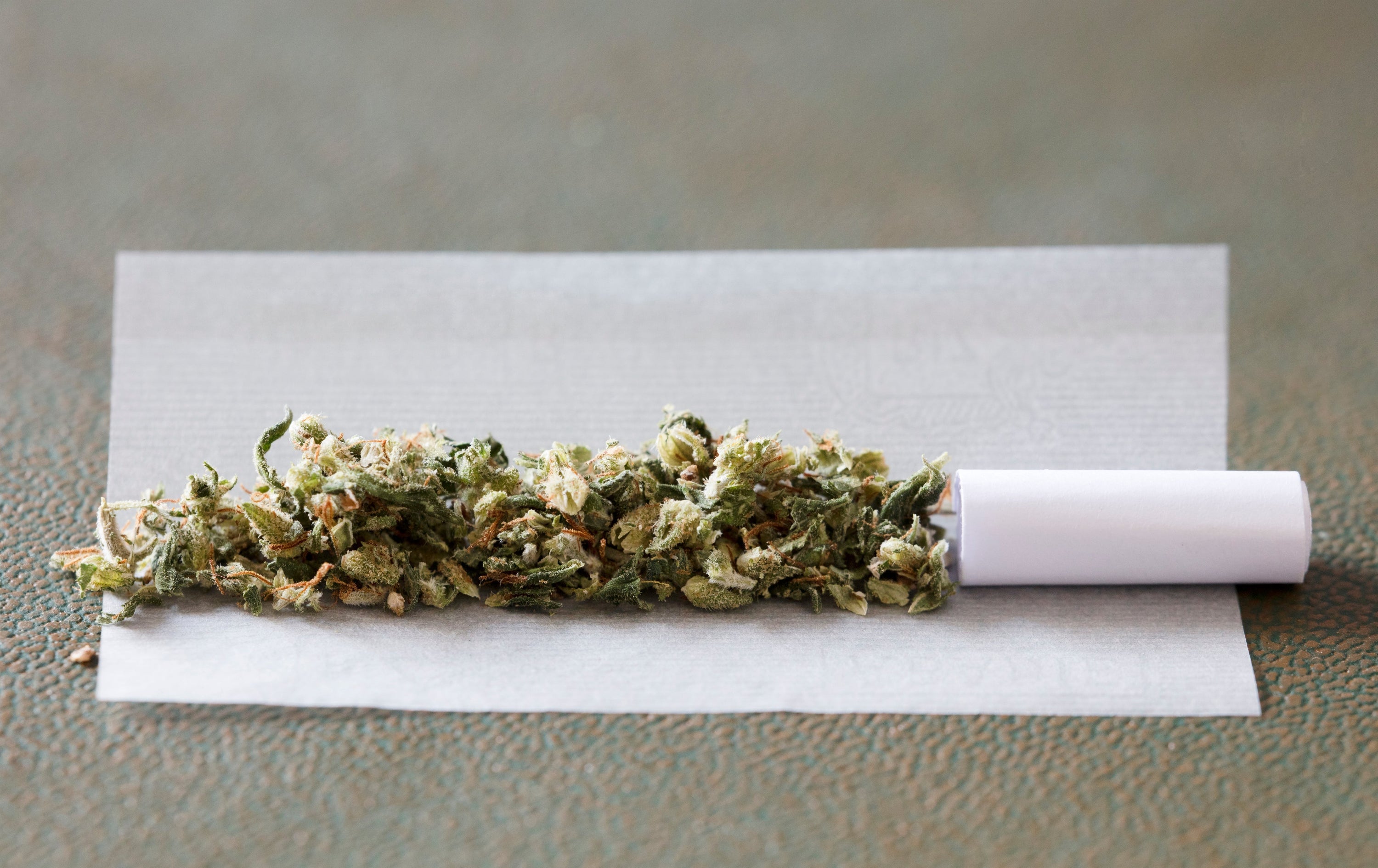 How RAW Rolling Papers Impact Combustion Temperature and Smoke Quality